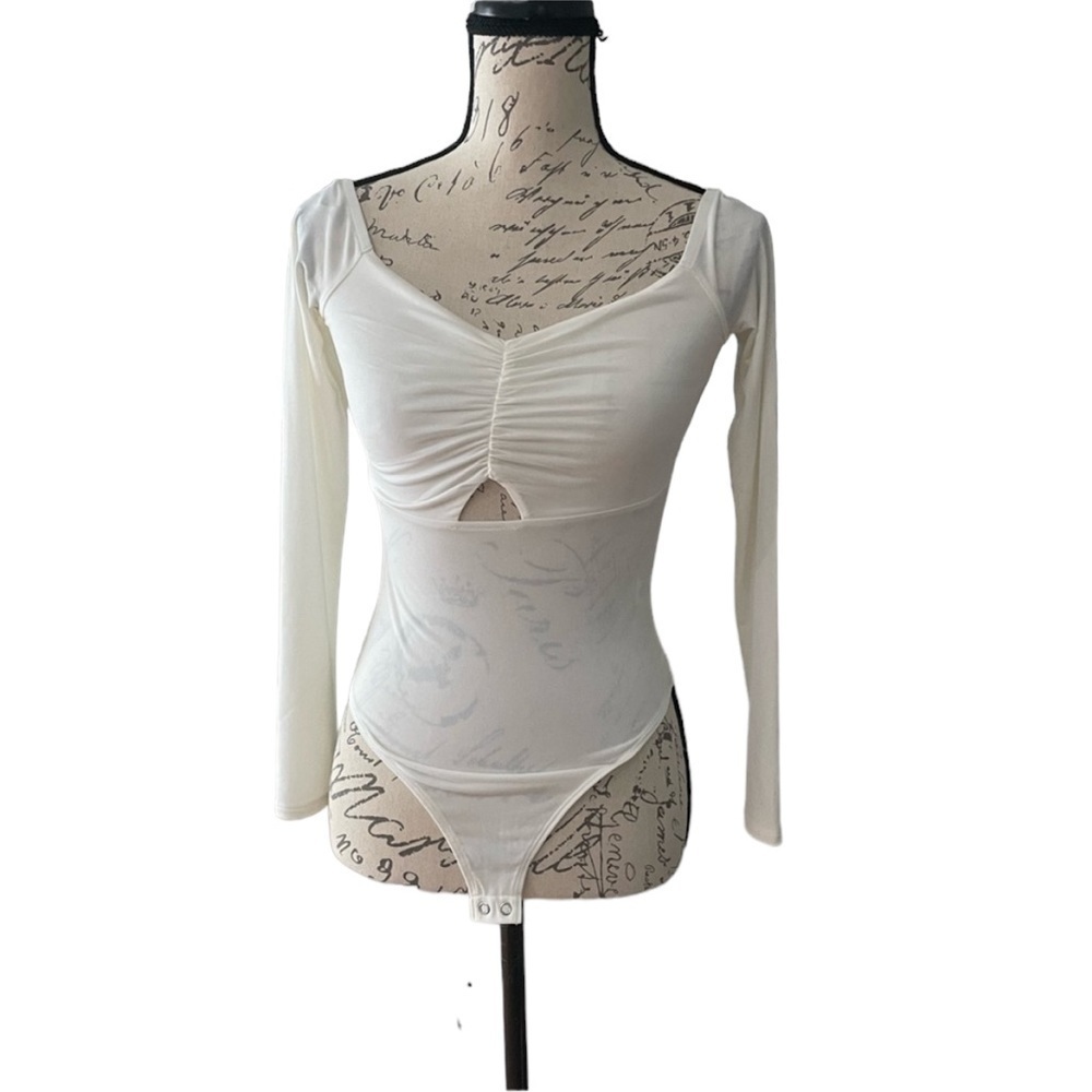 NWOT Express | White long sleeve bodysuit​​
